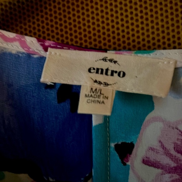 NWT Entro M/L multicolored batwing button up blouse - Picture 2 of 4